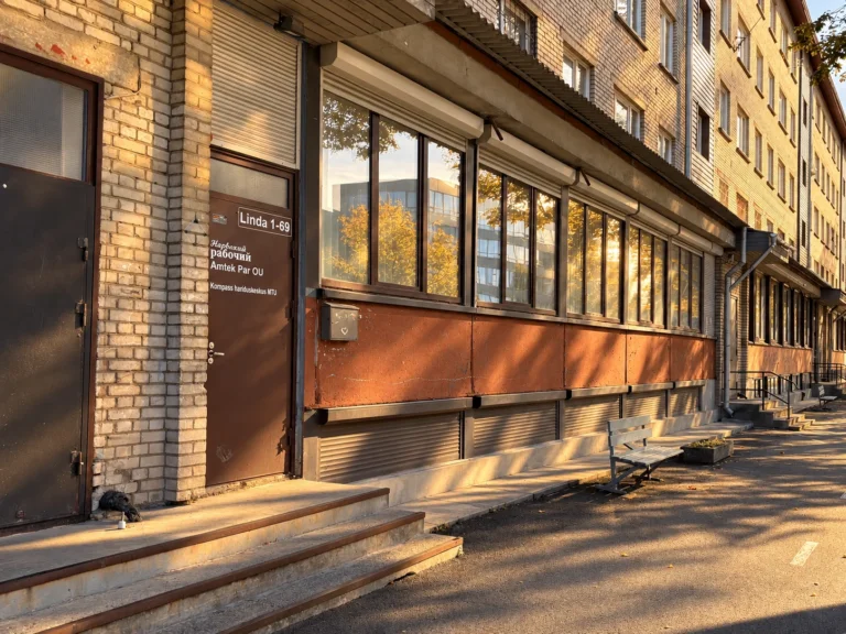 Вход в Kompass Haridusklubi, Linda 1-69, Нарва